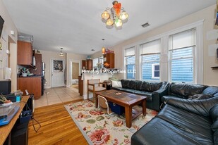 224 Calumet St, Unit 2 Apartamentos