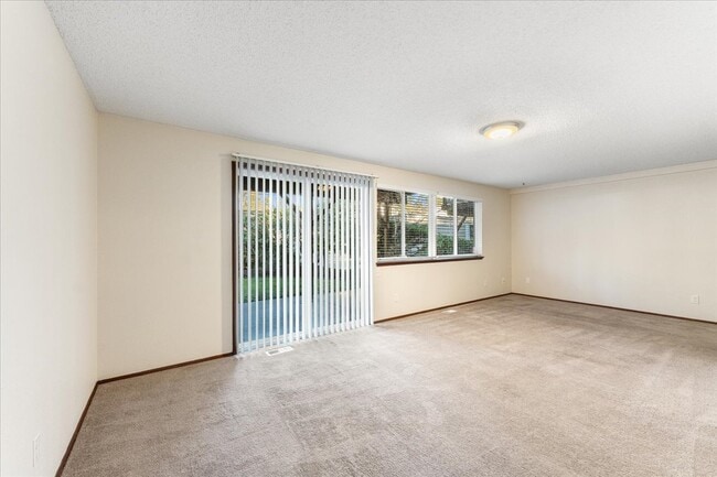 Washington Terrace Apartments in Lakewood, WA - Building Photo - Building Photo