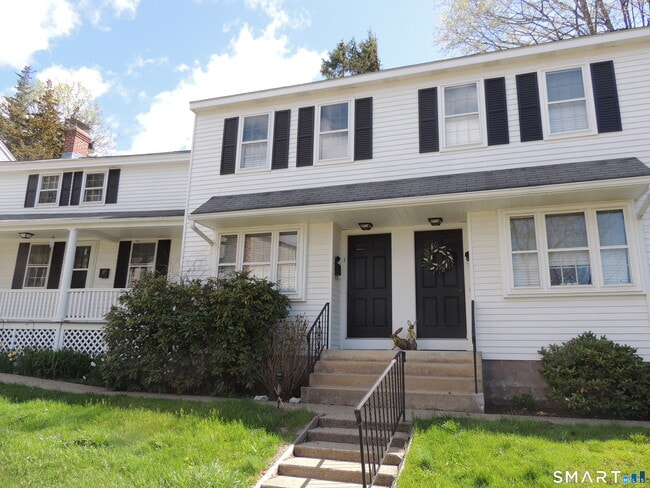 159 E Main St in Branford, CT - Building Photo - Building Photo