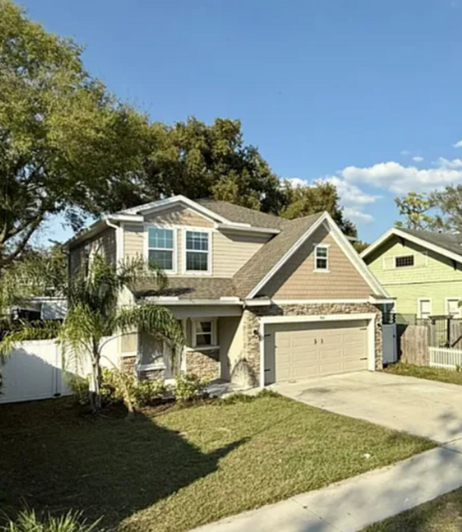 property at 902 E 25th Ave