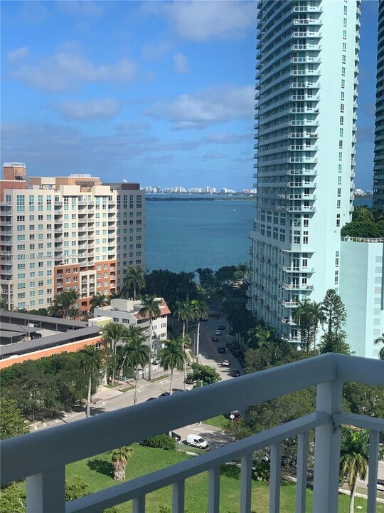 275 NE 18th St in Miami, FL - Building Photo