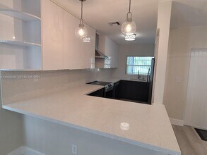 19066 Bob-O-Link Dr in Hialeah, FL - Building Photo - Building Photo