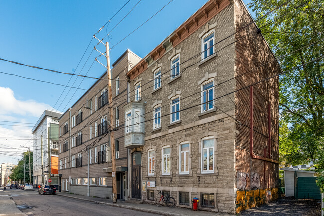 77 Notre-Dame-Des-Anges Rue in Québec, QC - Building Photo - Primary Photo