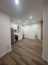 10 Valentine Pl-Unit -A in Queens, NY - Building Photo - Building Photo