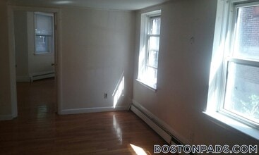 126 Warren St in Boston, MA - Building Photo - Building Photo
