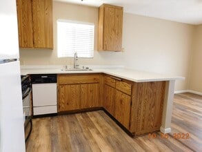 1332 N El Prado St in Ridgecrest, CA - Building Photo - Building Photo