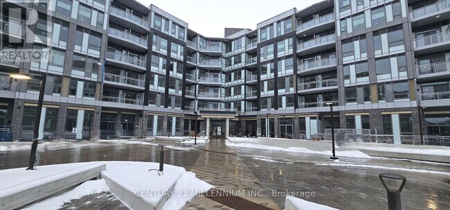 2501-2501 Saw Whet Blvd. in Oakville, ON - Building Photo - Building Photo