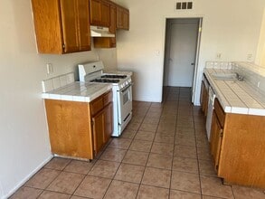 1208 Bachelor St in Bakersfield, CA - Building Photo - Building Photo