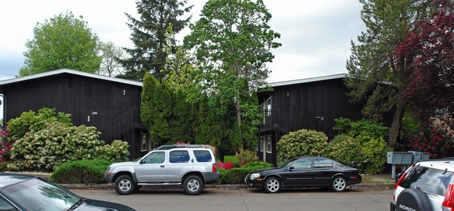 1380-1390 Lawrence St in Eugene, OR - Building Photo - Building Photo