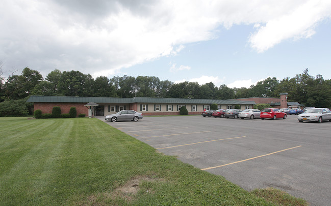 Cambridge Manor Apartments in Clinton, NY - Building Photo - Building Photo