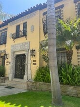 325 S Detroit St in Los Angeles, CA - Building Photo - Building Photo