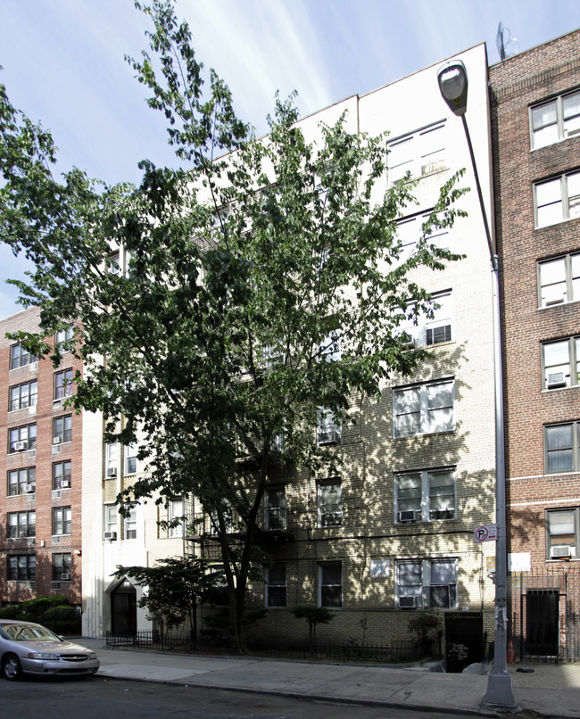 190 E 17th St in Brooklyn, NY - Foto de edificio - Building Photo