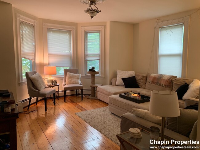 23 Roberts St, Unit 2 in Brookline, MA - Building Photo - Building Photo