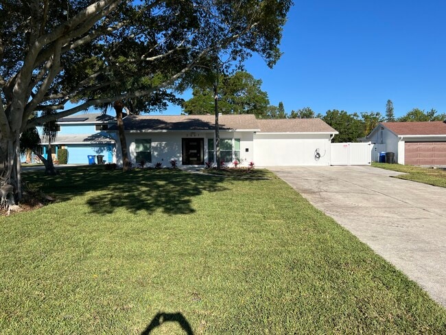 2641 Miranda Way S in St. Petersburg, FL - Building Photo - Building Photo