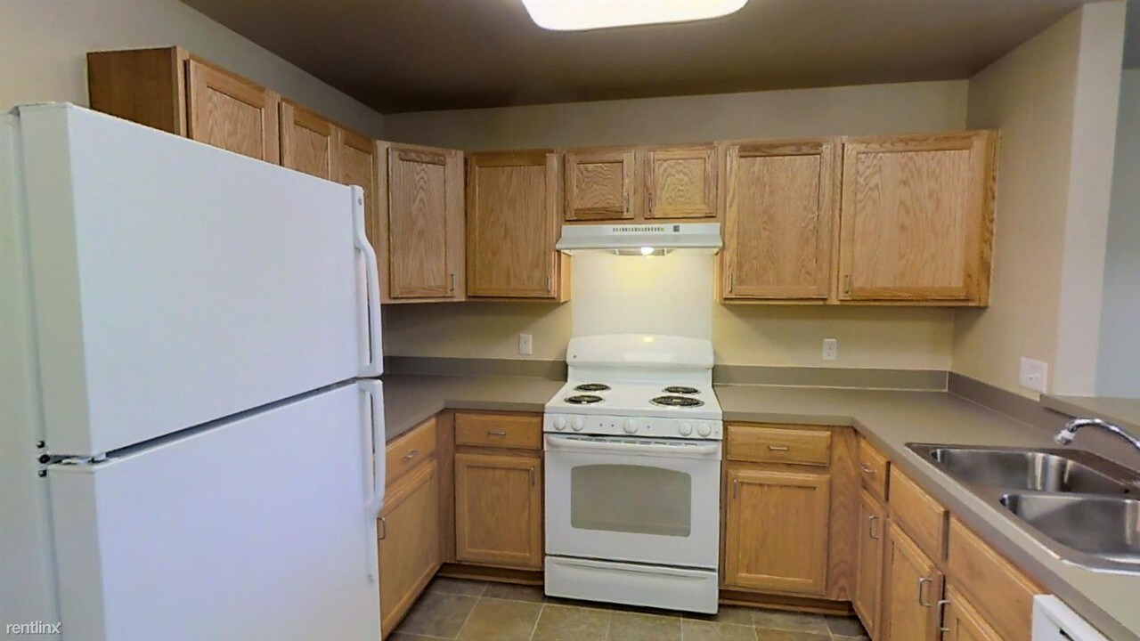 16910 Garden View Cir in Detroit, MI - Building Photo