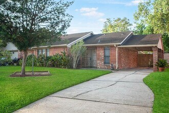 3311 Trail Lake Dr in Houston, TX - Building Photo - Building Photo