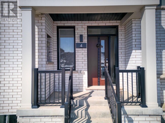 4 Timber Falls Dr in Brampton, ON - Building Photo - Building Photo