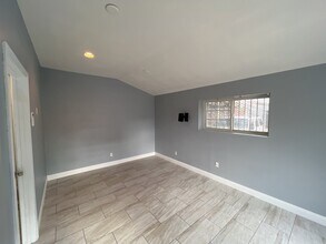 1007 Stewart Ave in Las Vegas, NV - Building Photo - Building Photo