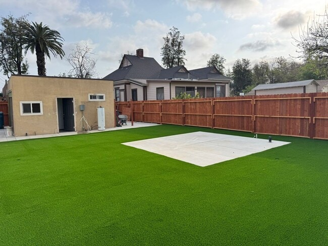 property at 4662 Park Ave