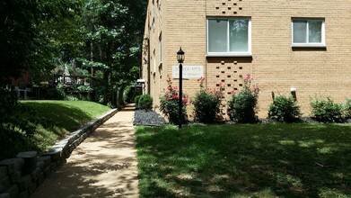 Jessica Apartments in St. Louis, MO - Building Photo - Building Photo