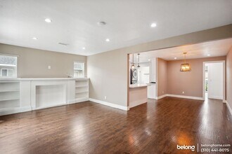 1133 W 78th St in Los Angeles, CA - Foto de edificio - Building Photo