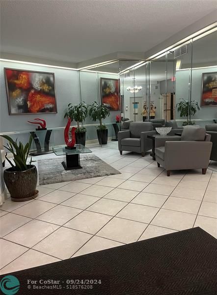 1000 St Charles Pl-Unit -L20 in Pembroke Pines, FL - Building Photo - Building Photo