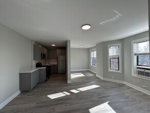 372 Hazel Ave, Unit C2 in Glencoe, IL - Foto de edificio - Building Photo