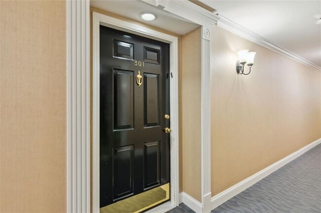 27301 Plantation Dr NE in Atlanta, GA - Building Photo - Building Photo