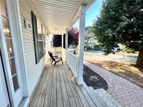 65 Carriage Trl in Middletown, RI - Building Photo - Building Photo