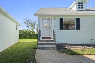 6634 Hickorywood Ln in New Port Richey, FL - Building Photo - Building Photo
