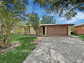 8502 Avington Rd in La Porte, TX - Building Photo