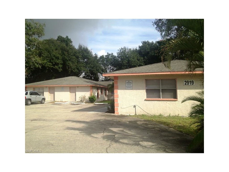 2919 Jackson St-Unit -2 in Ft. Myers, FL - Foto de edificio