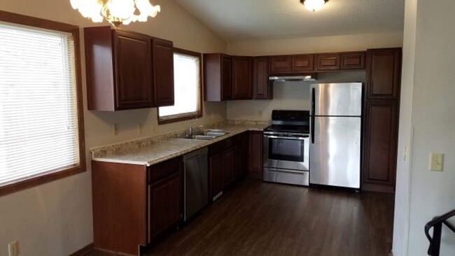 5718-84 1/2 84th 1/2 Ave N in Minneapolis, MN - Building Photo - Building Photo