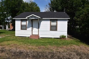 613 Jones St in Lake Charles, LA - Building Photo