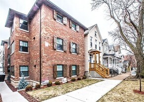 2141 W Fletcher St in Chicago, IL - Building Photo