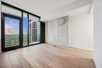 610 Davis St, Unit 3101 in Austin, TX - Foto de edificio - Building Photo