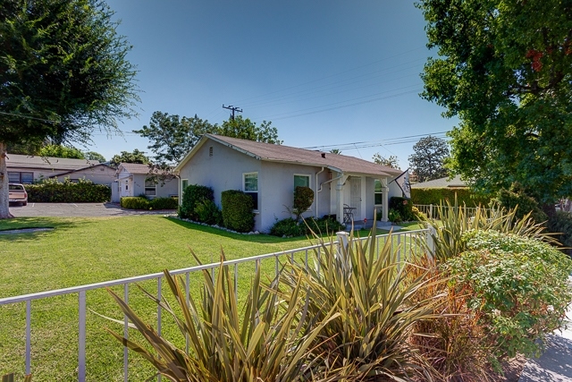 1208 S Primrose Ave in Monrovia, CA - Building Photo