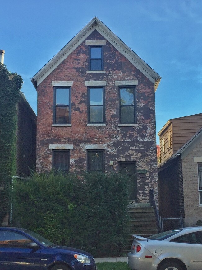 property at 2335 W Charleston St