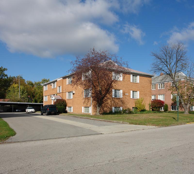 4200 Hillman Way in Youngstown, OH - Building Photo