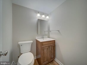 705 Main Dr in Herndon, VA - Building Photo - Building Photo