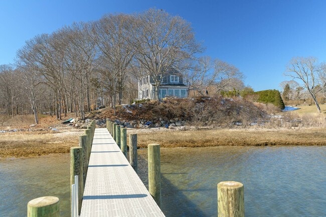56 N Cartwright Rd in Shelter Island, NY - Building Photo - Building Photo