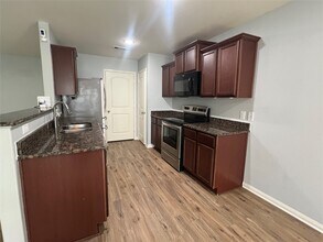 5502 Rainbow Rd. in Mont Belvieu, TX - Building Photo - Building Photo