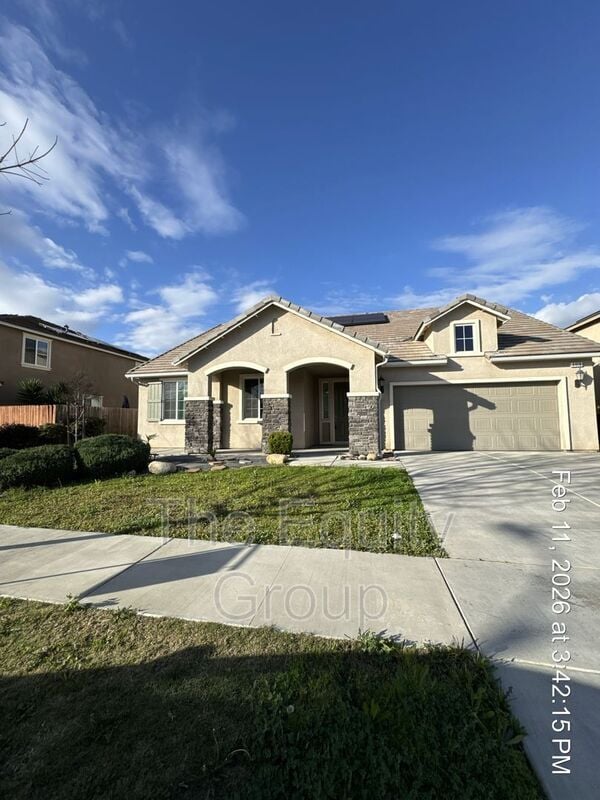 4418 W Robin Ave in Visalia, CA - Building Photo - Building Photo