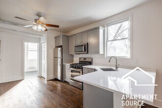 3135 N Oakley Ave in Chicago, IL - Building Photo - Building Photo