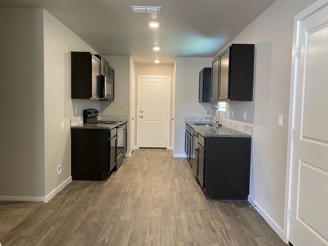 13807 Paris Ave in Lubbock, TX - Building Photo - Building Photo