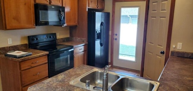 1423 Chesapeake Ln in Billings, MT - Foto de edificio - Building Photo