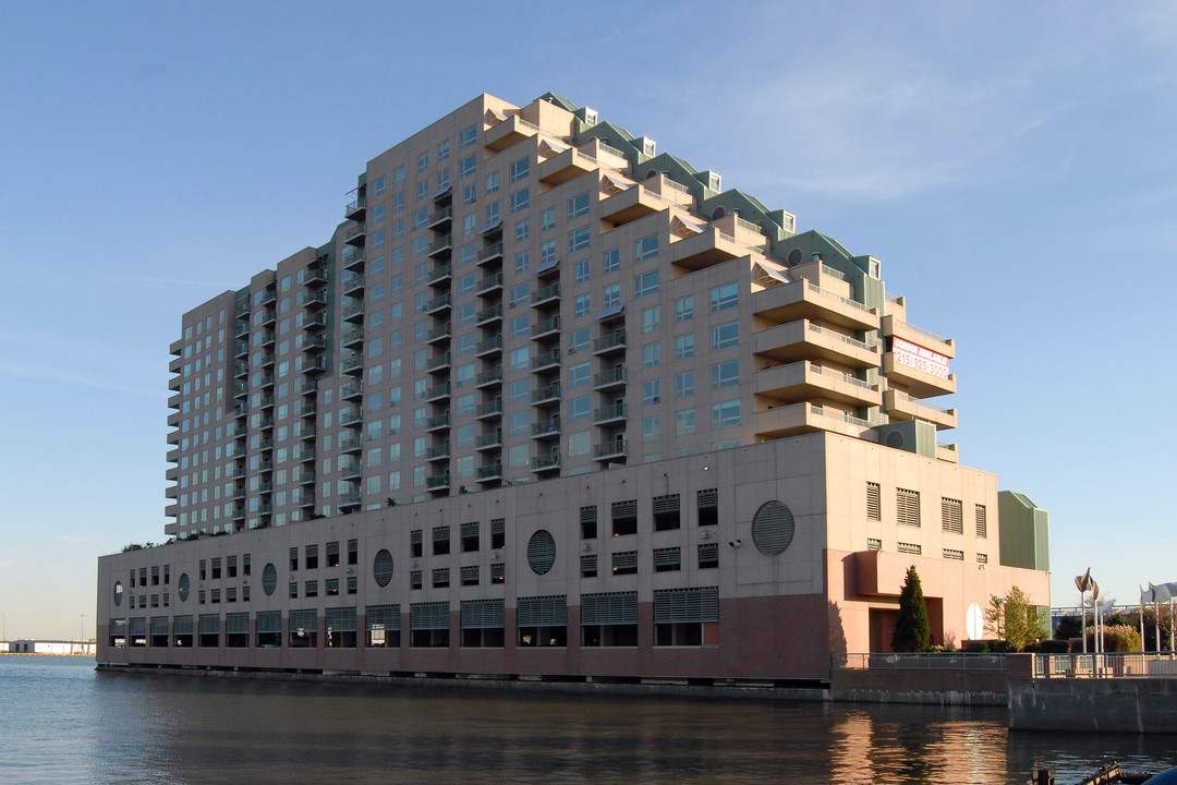 Dockside Luxury Apartments in Philadelphia, PA - Building Photo