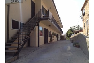 1100 W Kensington Rd in Los Angeles, CA - Building Photo - Building Photo