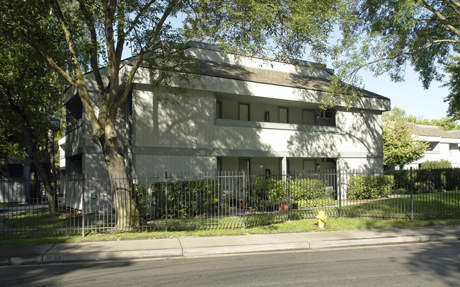 Plymouth Bay Apartments in Stockton, CA - Building Photo - Building Photo