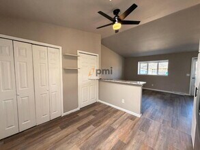 160 Meadows Cir in Crown Point, IN - Building Photo - Building Photo